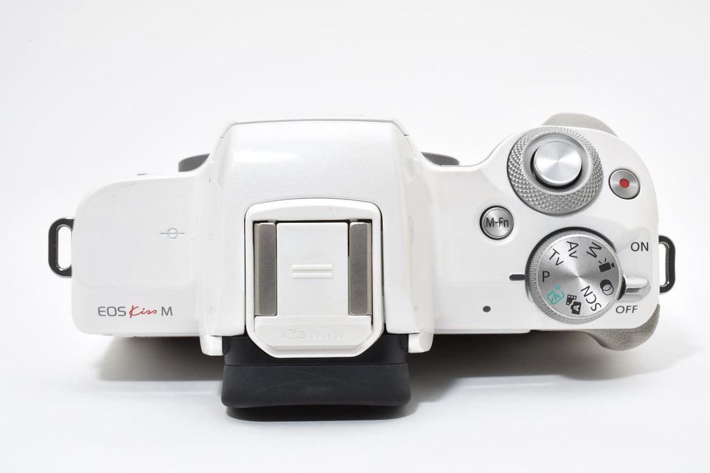 ★美品★ キャノン CANON EOS KISS M ボディ ホワイト ミラーレス一眼 小スレ 動作良好 ★ #8709