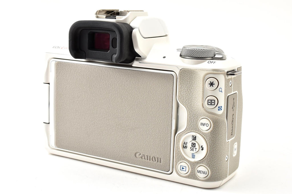 ★美品シャッター回数16,000回以下★ キヤノン CANON EOS KISS M ホワイト EF-M 15-45mm IS STM レンズセット ミラーレス一眼 ★ #9242