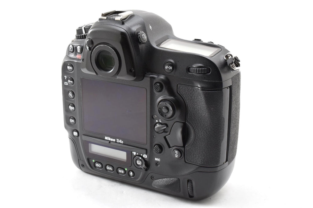 ★美品★ ニコン Nikon D4S ボディ デジタル一眼レフ ショット数175,923回 充電器,ストラップ付き ★ #8885