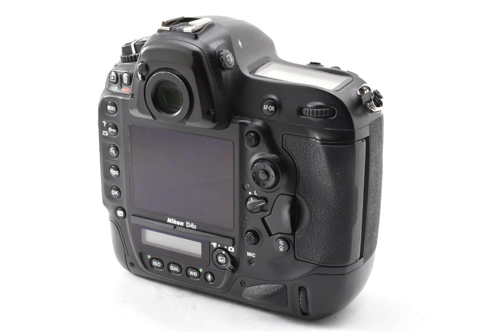 ★美品★ ニコン Nikon D4S ボディ デジタル一眼レフ ショット数175,923回 充電器,ストラップ付き ★ #8885