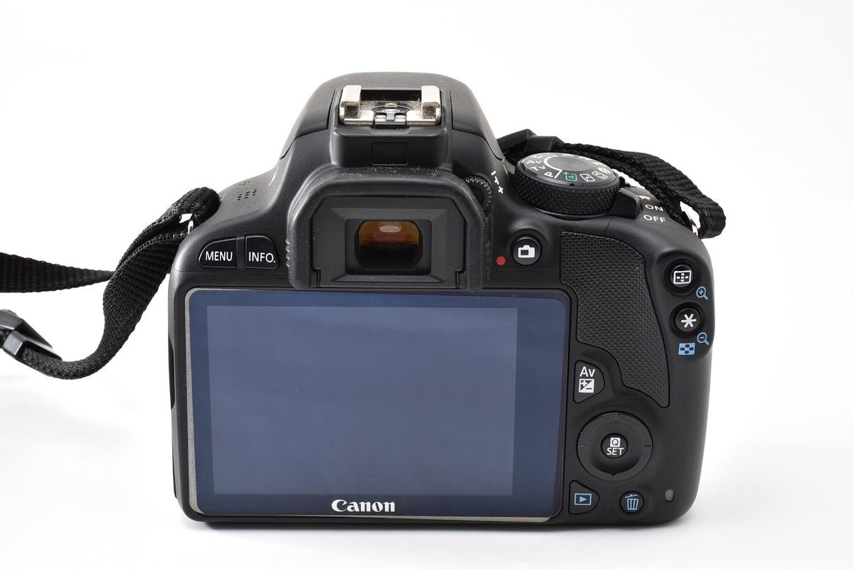 ★美品★ キヤノン CANON ショット数2243回 EOS KISS X7 ダブルズームキット デジタル一眼レフ ★ #9354