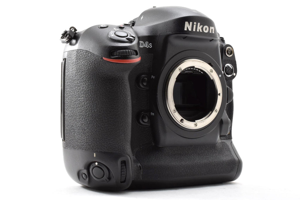 ★美品★ ニコン Nikon D4S ボディ デジタル一眼レフ ショット数175,923回 充電器,ストラップ付き ★ #8885