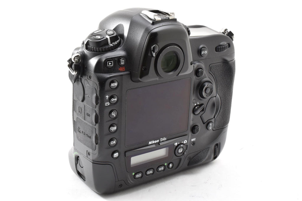 ★美品★ ニコン Nikon D4S ボディ デジタル一眼レフ ショット数175,923回 充電器,ストラップ付き ★ #8885