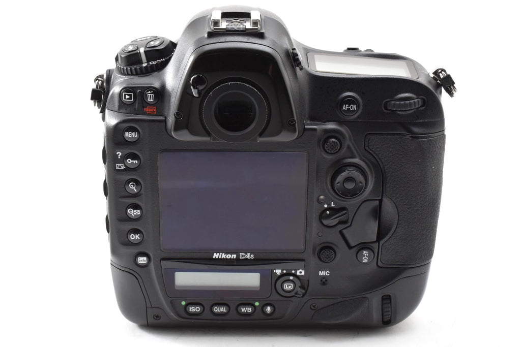 ★美品★ ニコン Nikon D4S ボディ デジタル一眼レフ ショット数175,923回 充電器,ストラップ付き ★ #8885