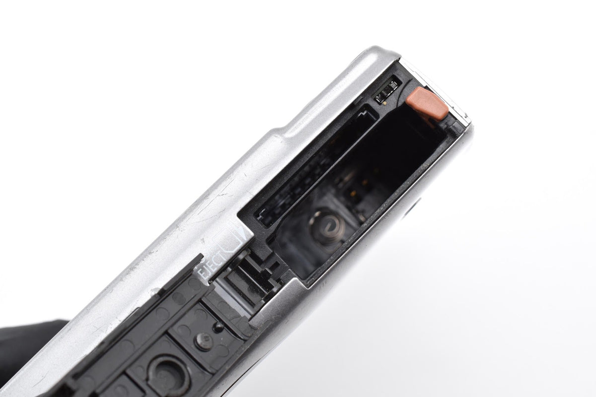 ★良品★ キヤノン CANON IXY DIGITAL 900 IS 710万画素 コンパクトデジタルカメラ ★ #9296