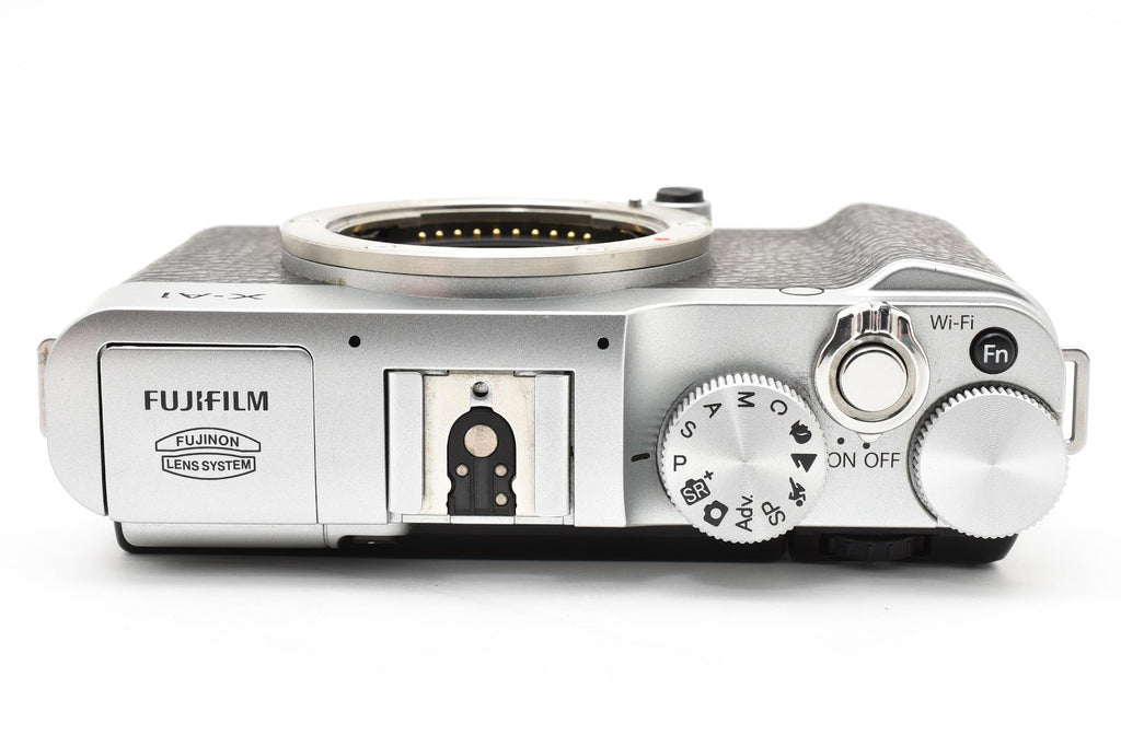 ★良品★ フジフイルム FUJIFILM X-A1 ボディ シルバー ミラーレス一眼 【1630万画素】 ★ #8628