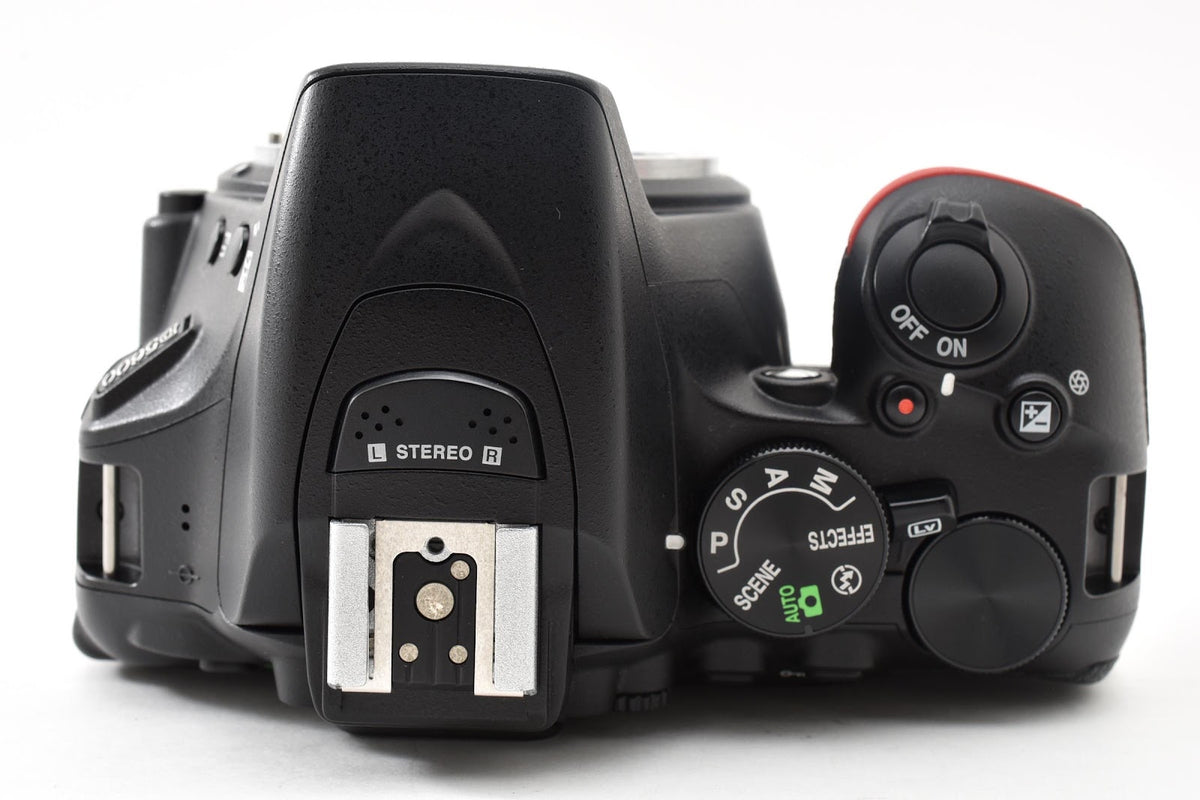 ★美品★ ニコン Nikon ショット数11200回 D5600 ダブルズームキット デジタル一眼レフ ★ #9214