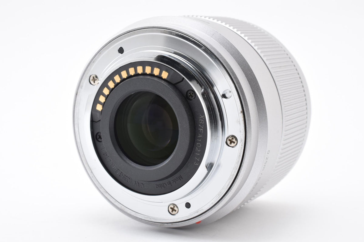 ★美品★ パナソニック Panasonic LUMIX G 25MM F1.7 ASPH. H-H025 シルバー デジタルカメラ用レンズ ★ #9435