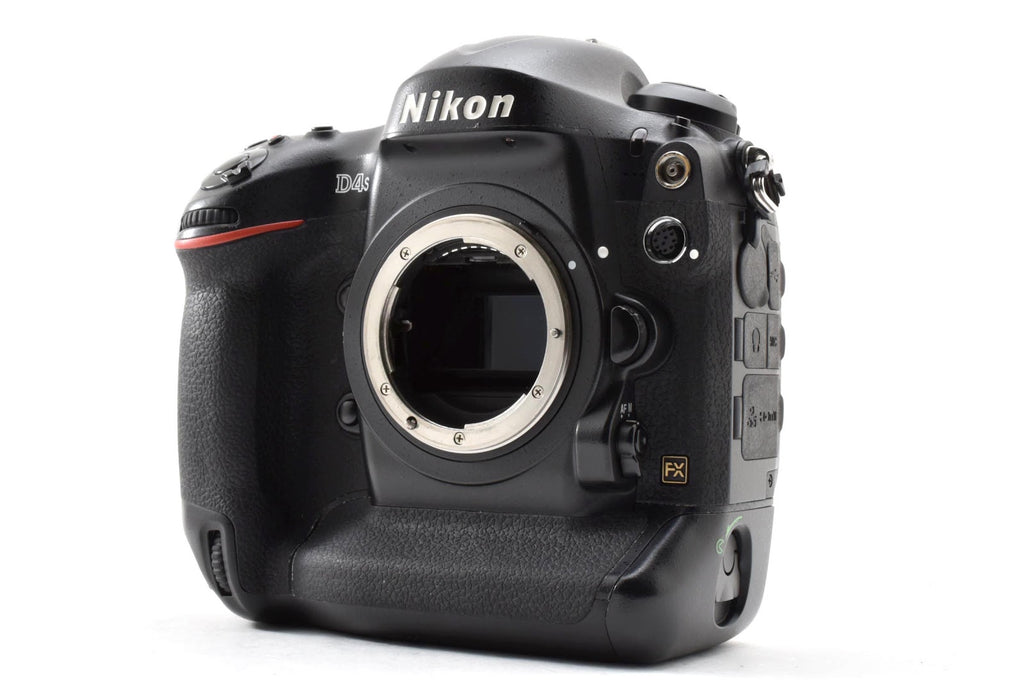 ★美品★ ニコン Nikon D4S ボディ デジタル一眼レフ ショット数175,923回 充電器,ストラップ付き ★ #8885