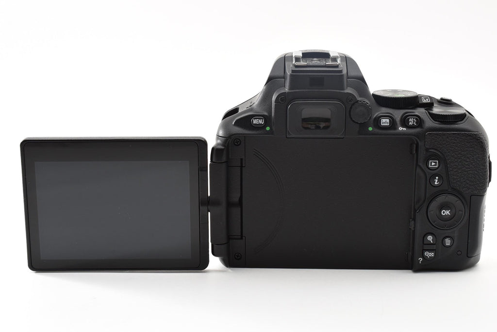 ★美品★ ニコン Nikon ショット数11200回 D5600 ダブルズームキット デジタル一眼レフ ★ #9214