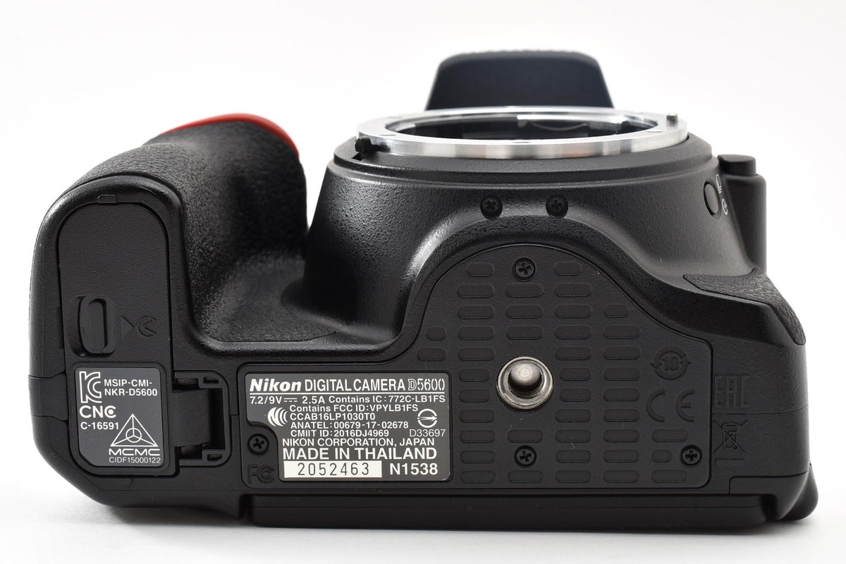 ★美品★ ニコン Nikon ショット数11200回 D5600 ダブルズームキット デジタル一眼レフ ★ #9214