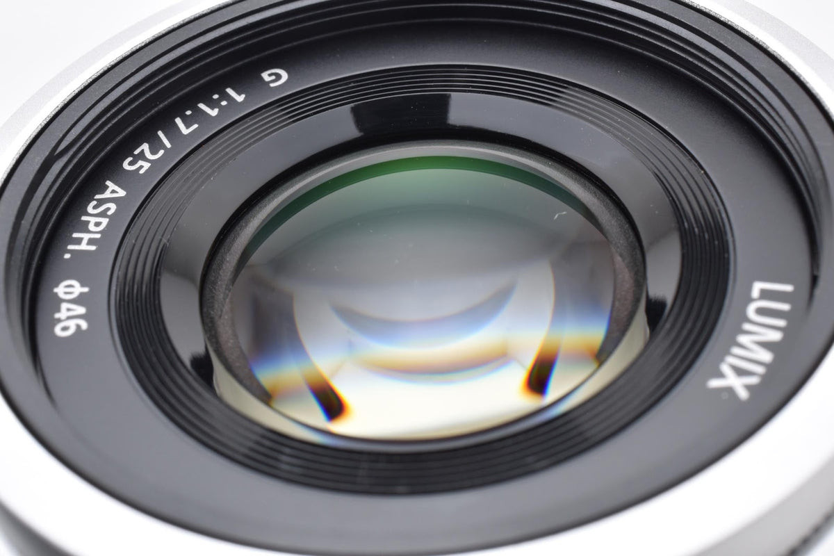 ★美品★ パナソニック Panasonic LUMIX G 25MM F1.7 ASPH. H-H025 シルバー デジタルカメラ用レンズ ★ #9435