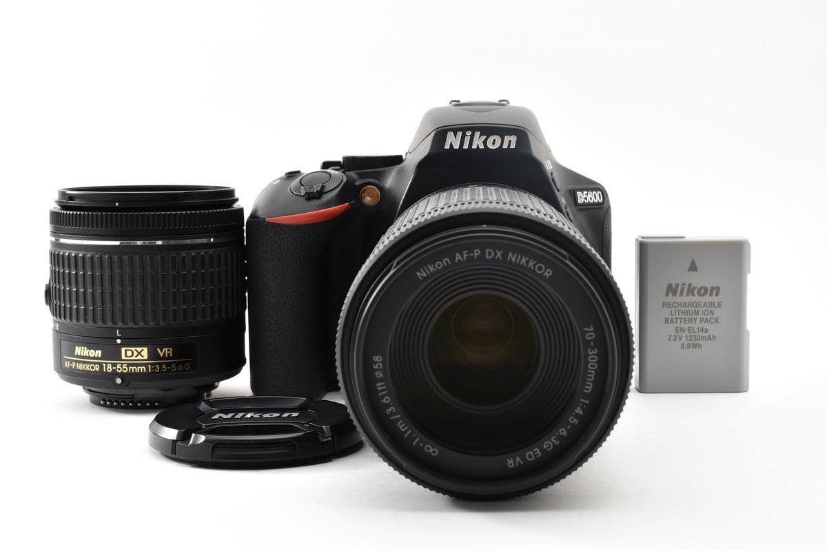 ★美品★ ニコン Nikon ショット数11200回 D5600 ダブルズームキット デジタル一眼レフ ★ #9214