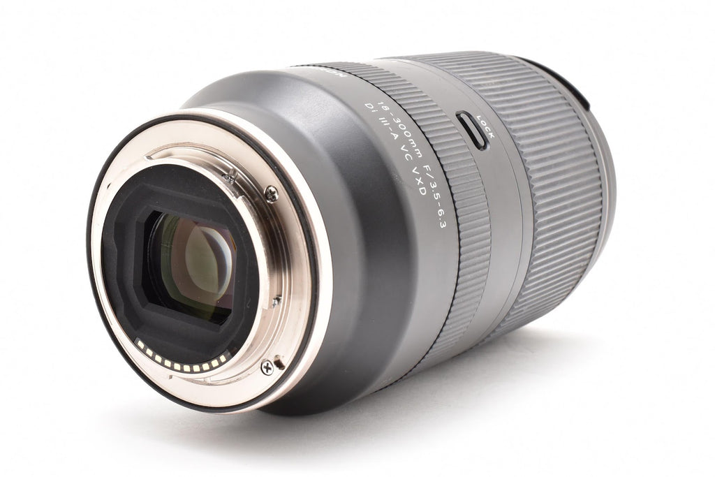 ★良品★ タムロン TAMRON 18-300MM F3.5-6.3 DI III-A VC VXD / MODEL B061 (ソニーE/APS-C用) ★ #9442