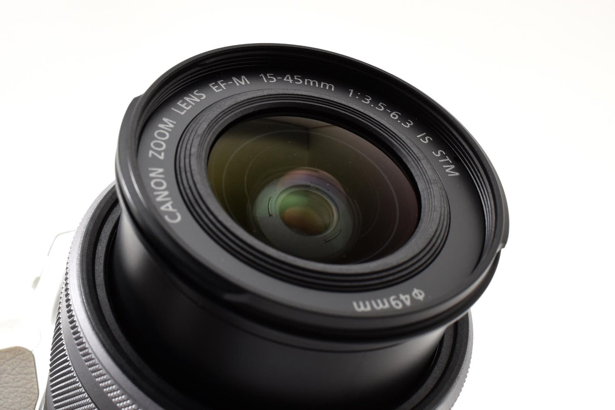 ★美品シャッター回数16,000回以下★ キヤノン CANON EOS KISS M ホワイト EF-M 15-45mm IS STM レンズセット ミラーレス一眼 ★ #9242