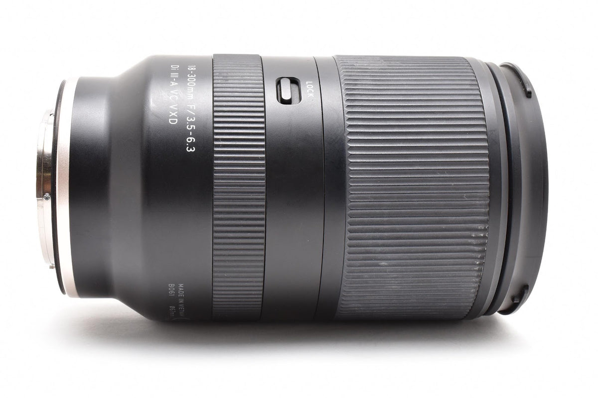★良品★ タムロン TAMRON 18-300MM F3.5-6.3 DI III-A VC VXD / MODEL B061 (ソニーE/APS-C用) ★ #9442