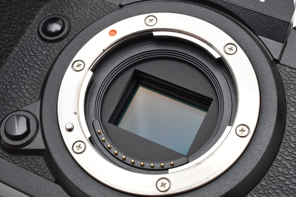 ★良品★ フジフイルム FUJIFILM ショット数15,090回 X-H2S ボディ  EF-X8 充電ケーブル付き デジタルカメラ ★ #9251