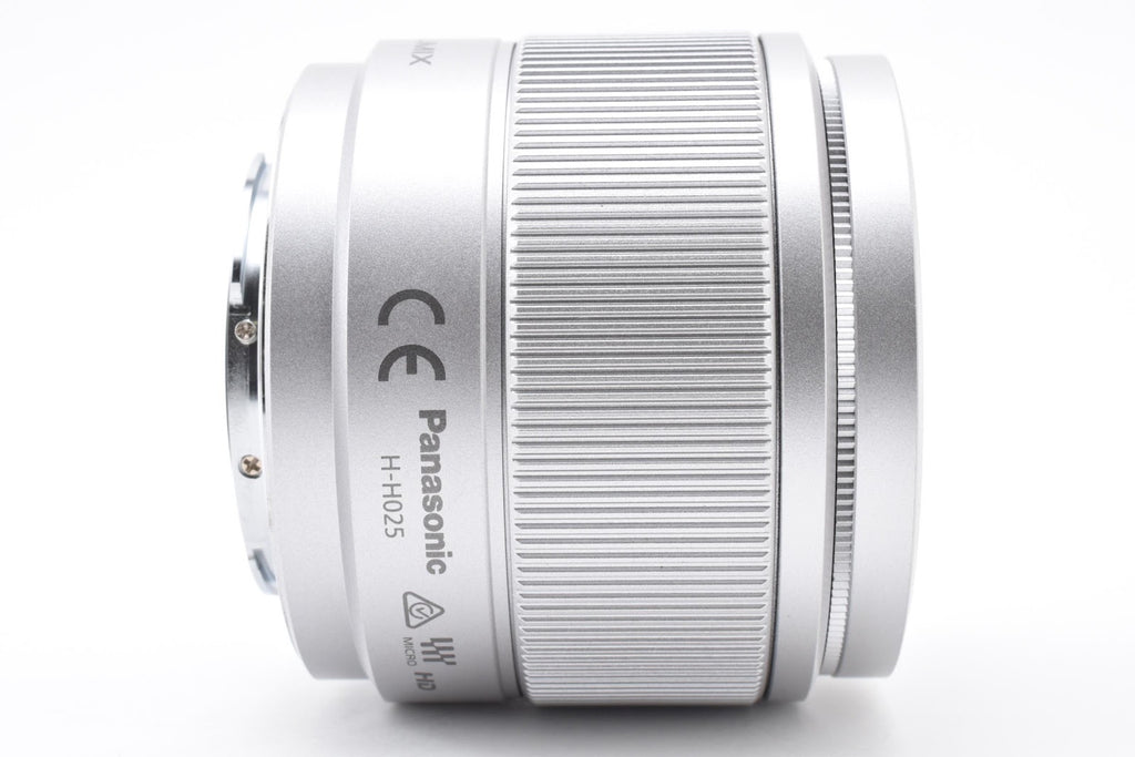 ★美品★ パナソニック Panasonic LUMIX G 25MM F1.7 ASPH. H-H025 シルバー デジタルカメラ用レンズ ★ #9435