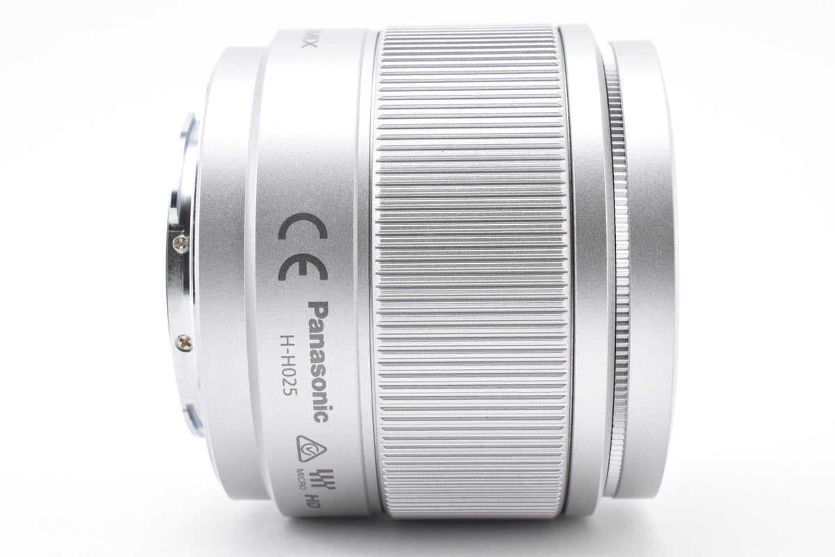 ★美品★ パナソニック Panasonic LUMIX G 25MM F1.7 ASPH. H-H025 シルバー デジタルカメラ用レンズ ★ #9435
