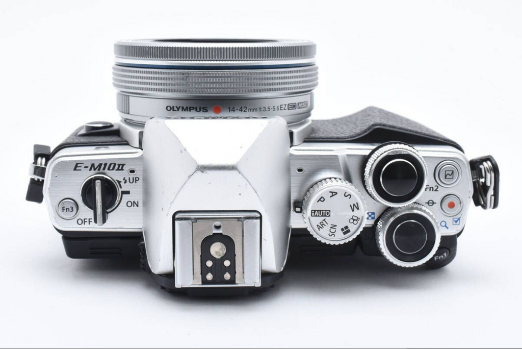 ★ショット17650数回★オリンパス OLYMPUS OM-D E-M10 Mark II ボディシルバー /14-42ｍｍ パンケーキレンズセット ★ L377#5197