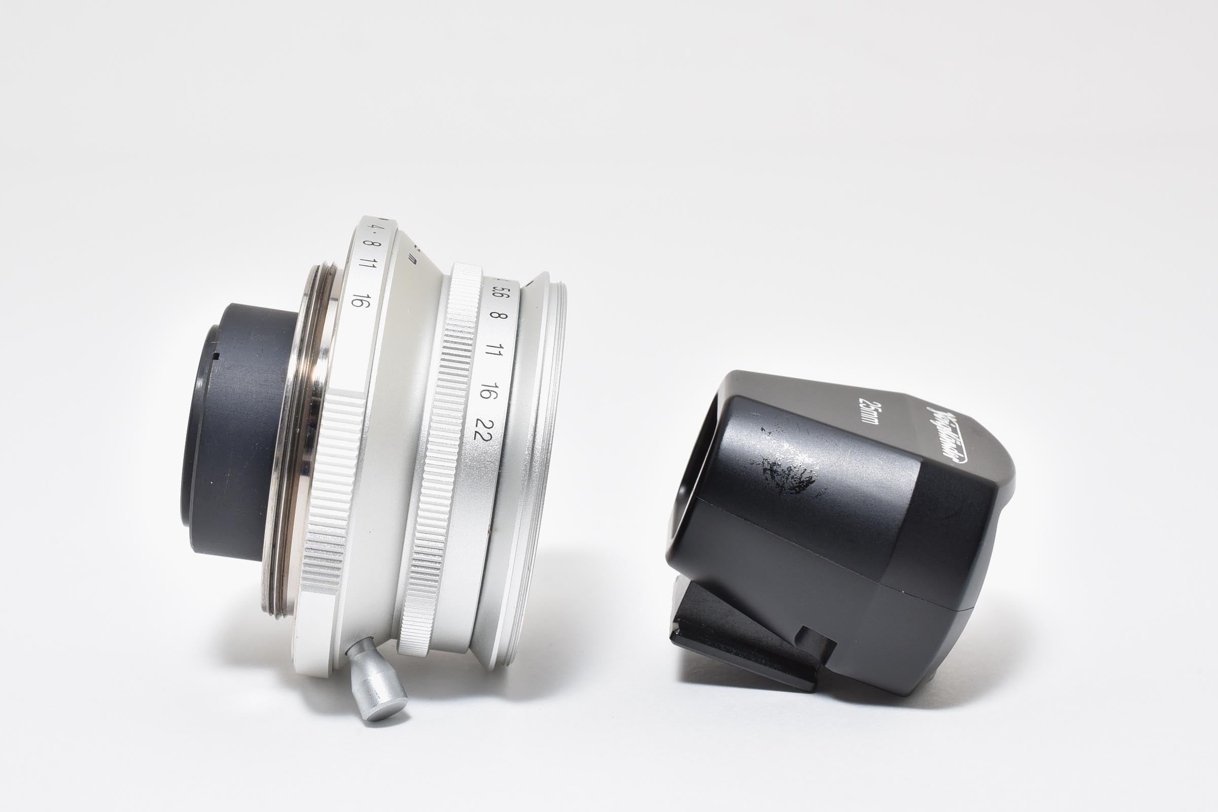 ★美品★ フォクトレンダー Voigtlander SNAPSHOT-SKOPAR 25MM F4 (ファインダー付) シルバー 単焦点レンズ 交換レンズ ★ L37#7714