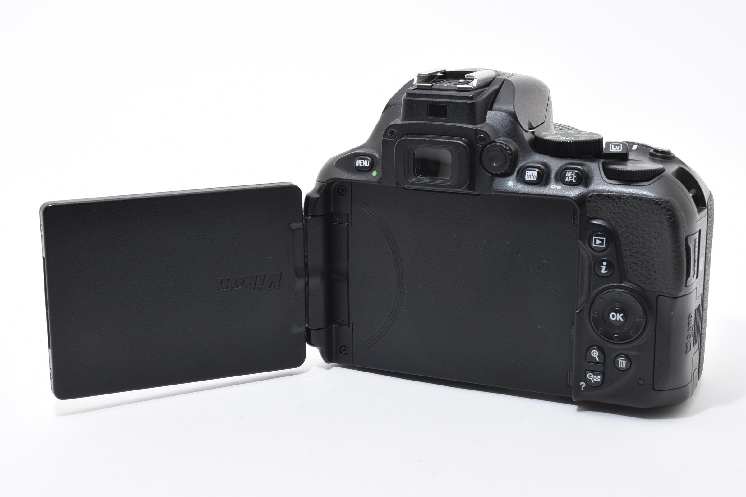 ★美品ショット数14,531 回★ ニコン NIKON D5600 18-55 VR レンズキット デジタル一眼レフ カメラ ★ L38#7664