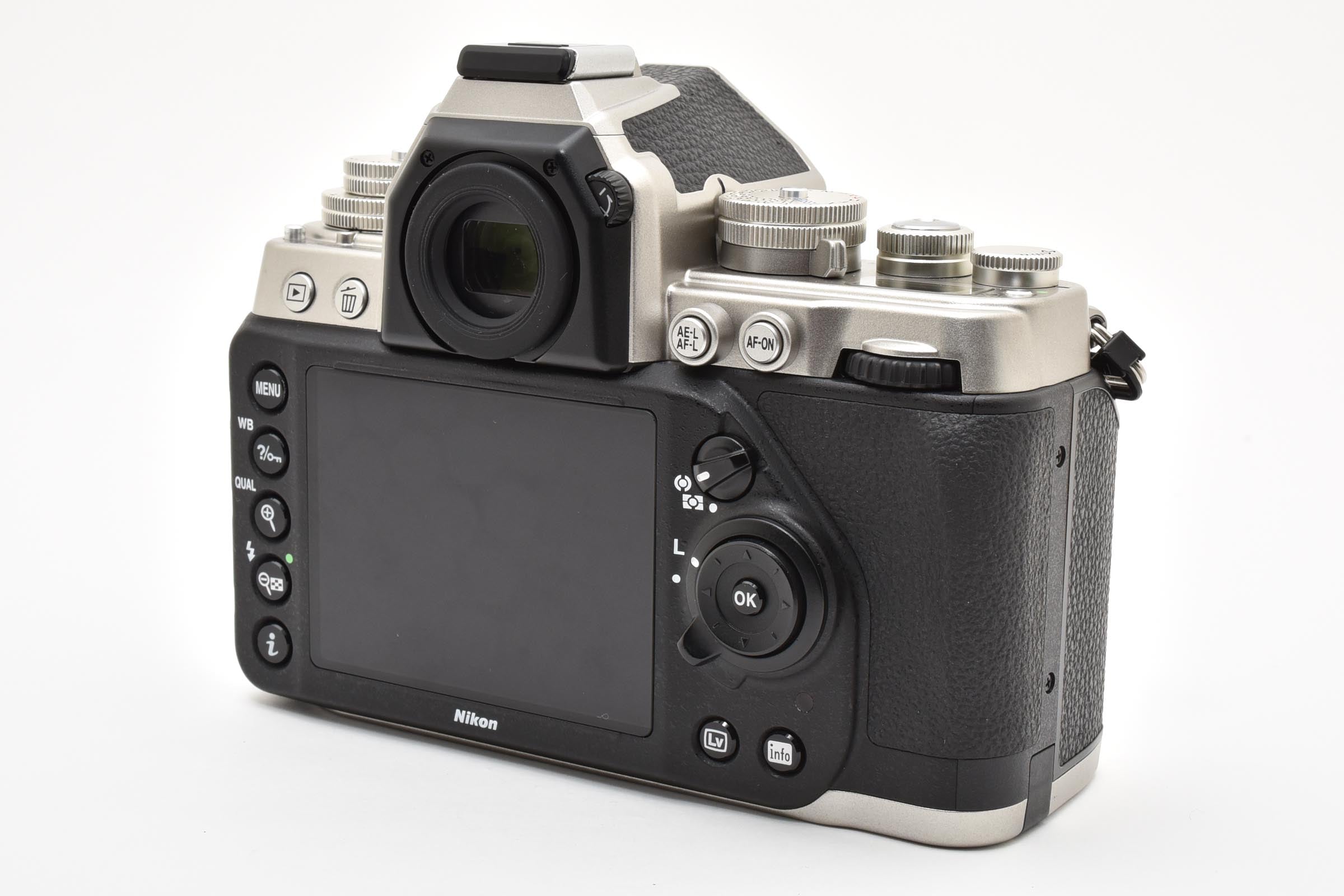 ★美品ショット数3,350回★ ニコン Nikon DF ボディ デジタル一眼レフカメラ ★ #8570