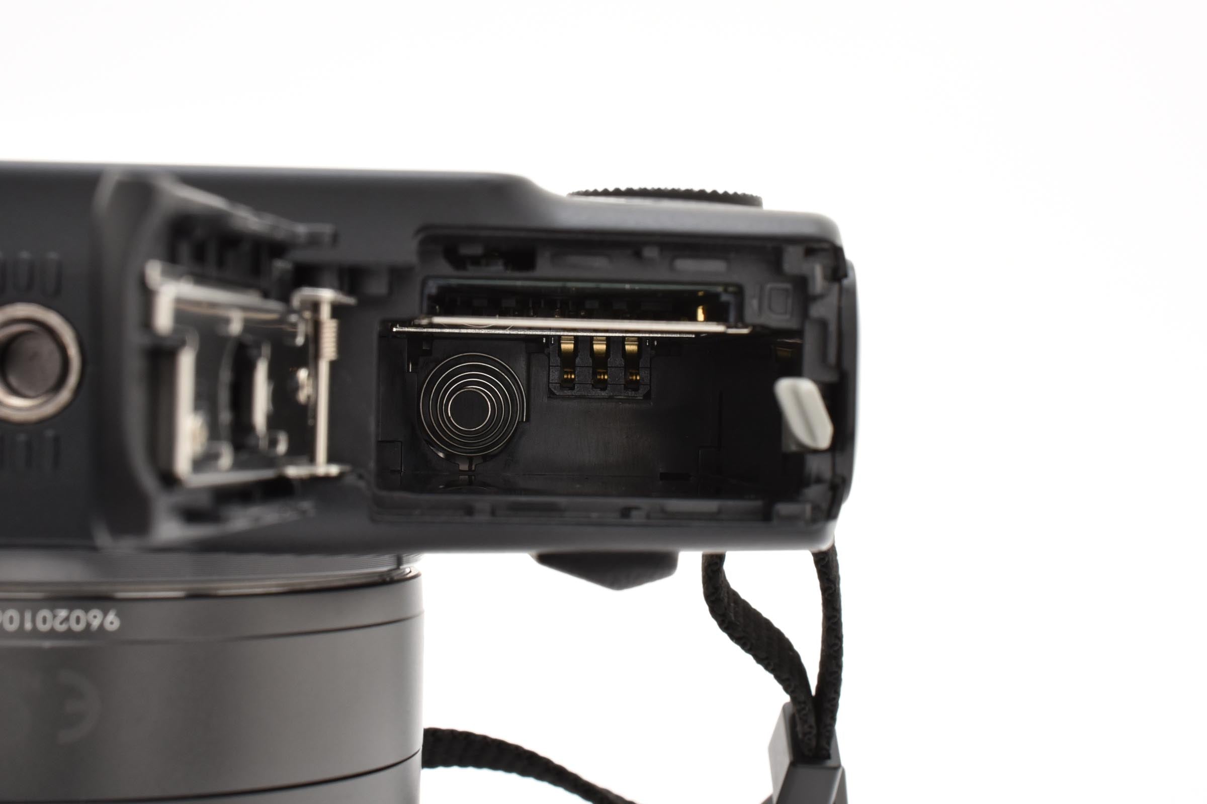 ★美品★ キヤノン CANON EOS M ブラック 18-55MM 90EXストロボ付き ミラーレス一眼 ★ #8322