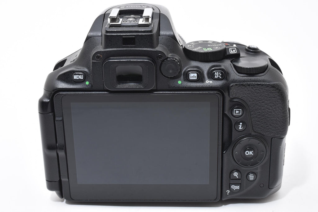 ★美品ショット数14,531 回★ ニコン NIKON D5600 18-55 VR レンズキット デジタル一眼レフ カメラ ★ L38#7664
